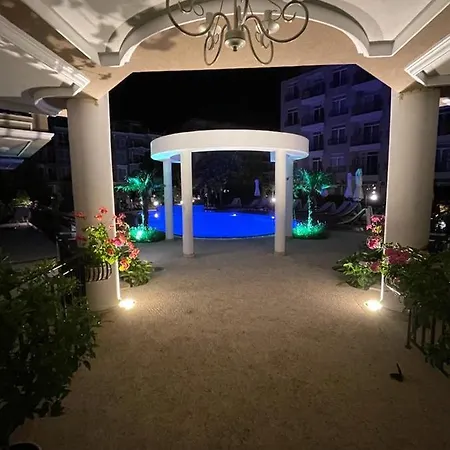 Izida Palace II 406 Apartamento